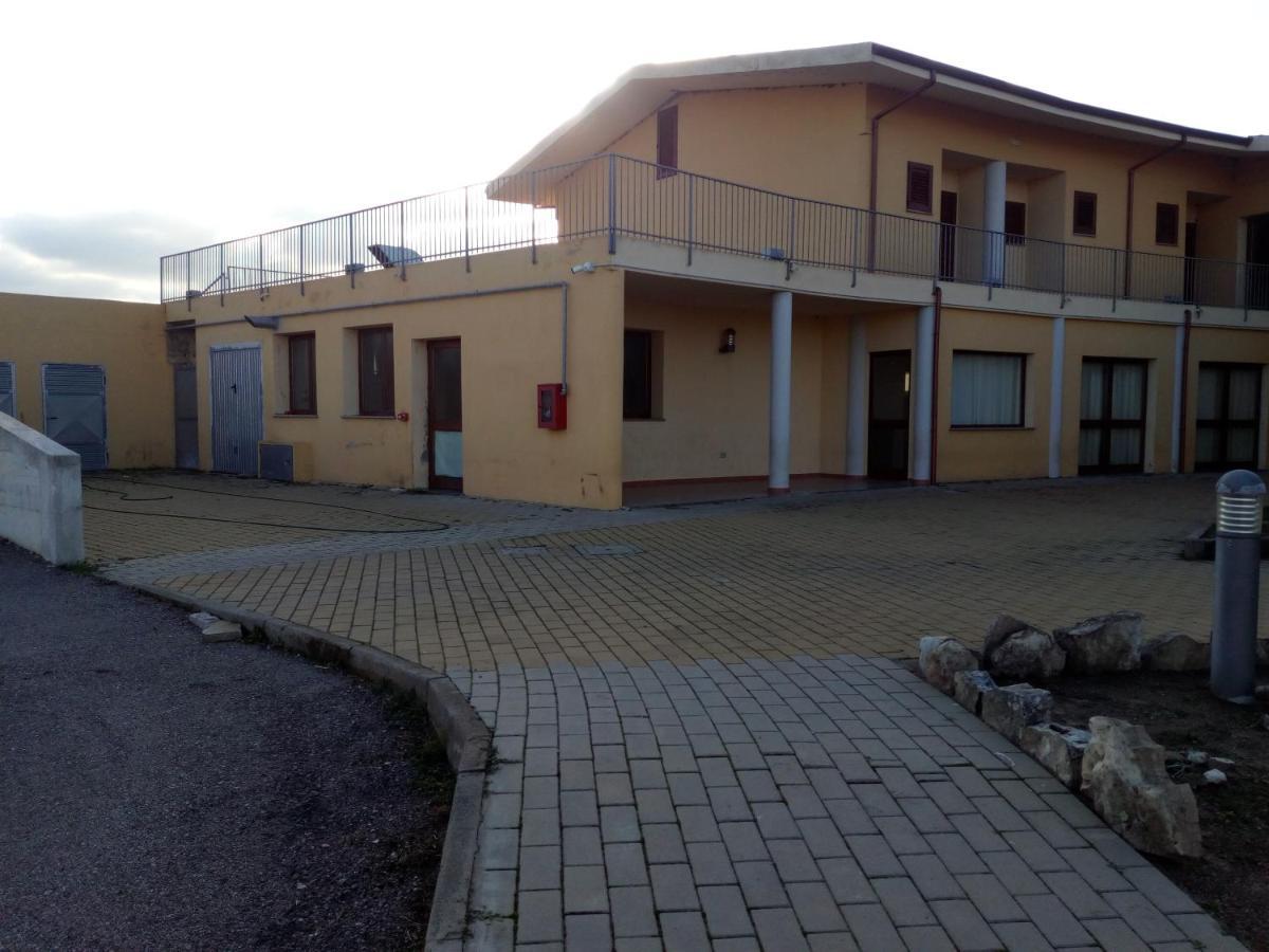 Hotel Bena E Traes Laerru Extérieur photo