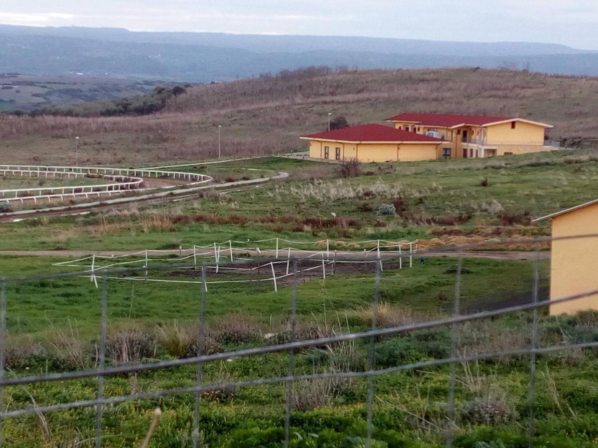 Hotel Bena E Traes Laerru Extérieur photo