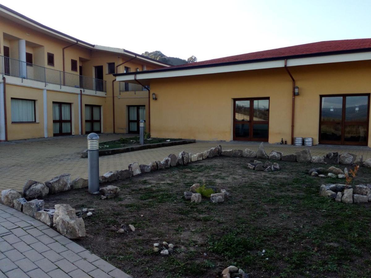 Hotel Bena E Traes Laerru Extérieur photo